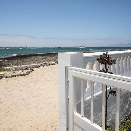 La Maja Beachfront Vila *