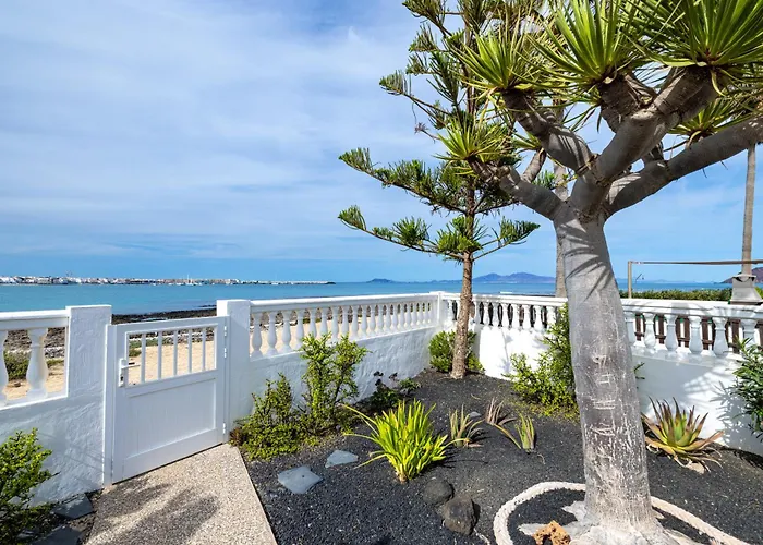 La Maja Beachfront Villa